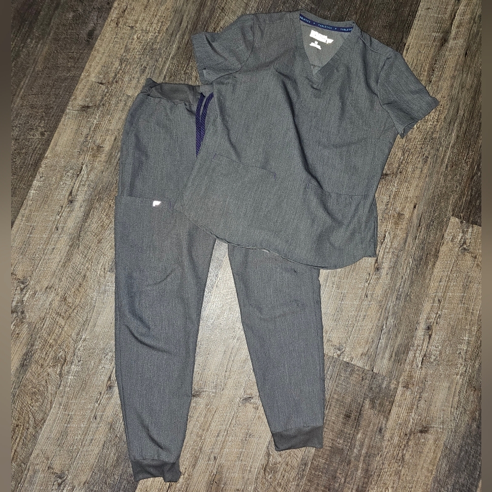 Fabletics scrub set